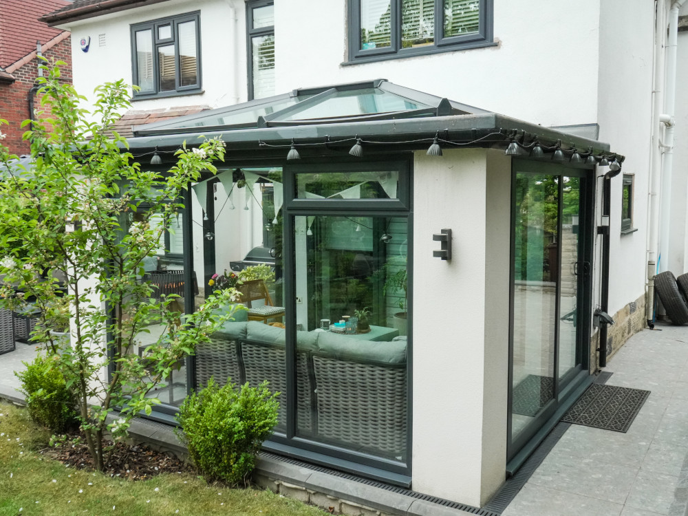Flat conservatory roof with roof lantern